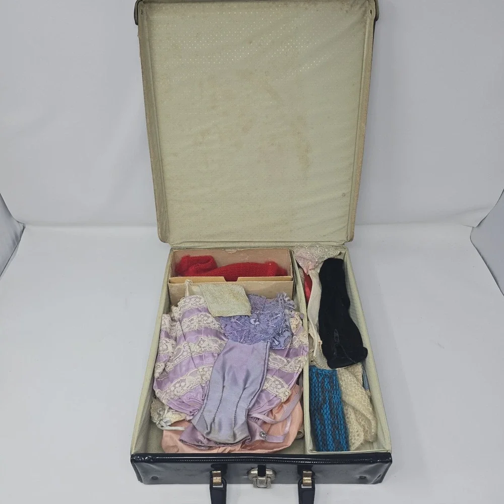 Vintage 1963 Barbie Carrying Case Mattel‎ Black Box & clothes lot